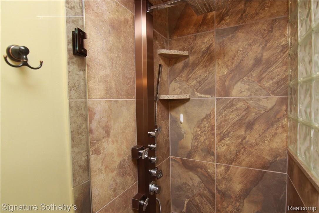 1861 Columbia Road Berkley, MI 48072 - Photo 14 of 22 IMG_3818-r.jpg