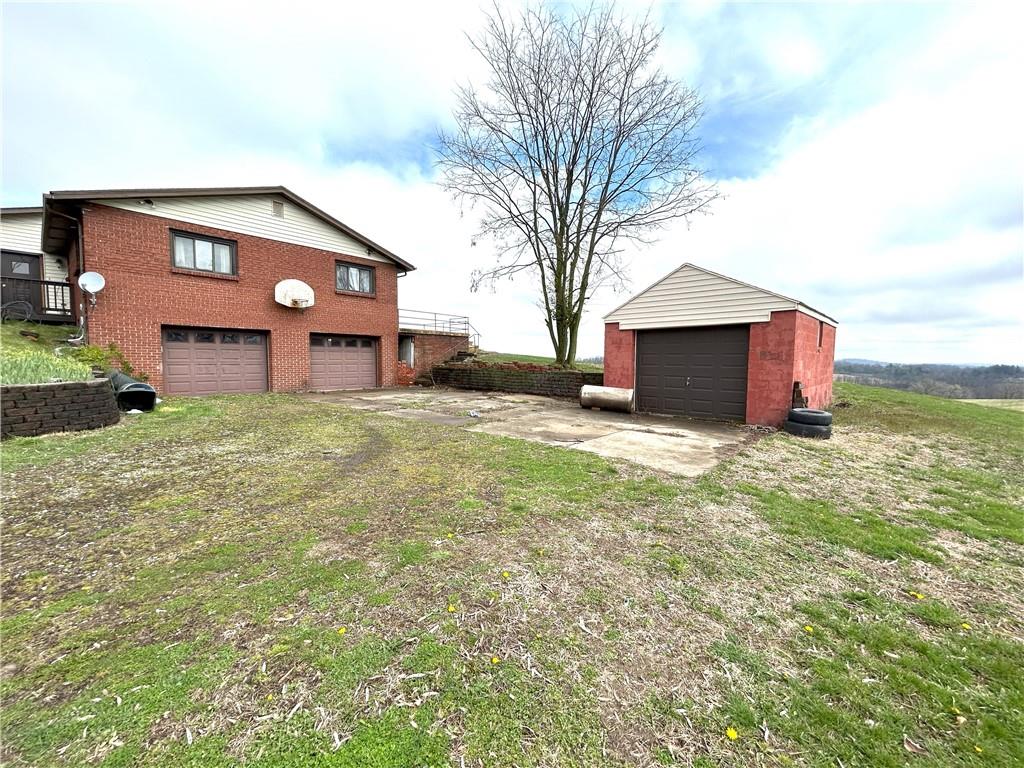20 Plum Run Road McDonald, PA 15057 - Photo 6 of 30 3 Garages!
