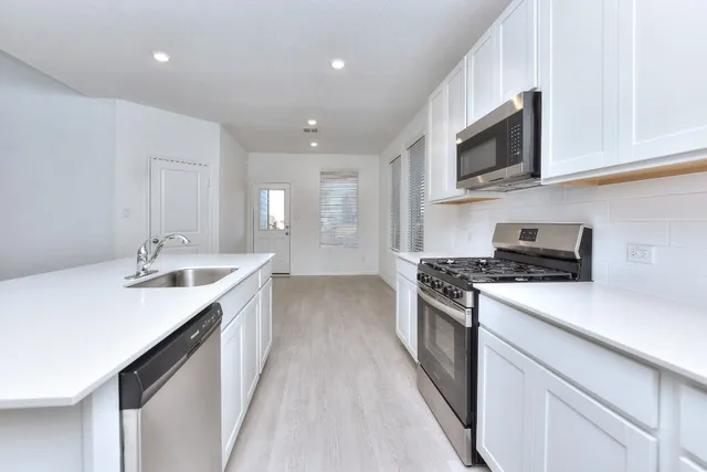 $2,390 | 18010 Cedar Waxwing Way, Unit 11, Pflugerville, TX 78660