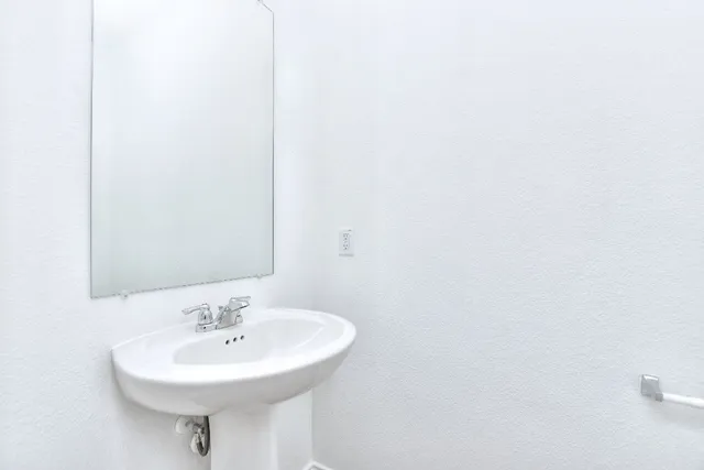 $2,390 | 18010 Cedar Waxwing Way, Unit 11, Pflugerville, TX 78660