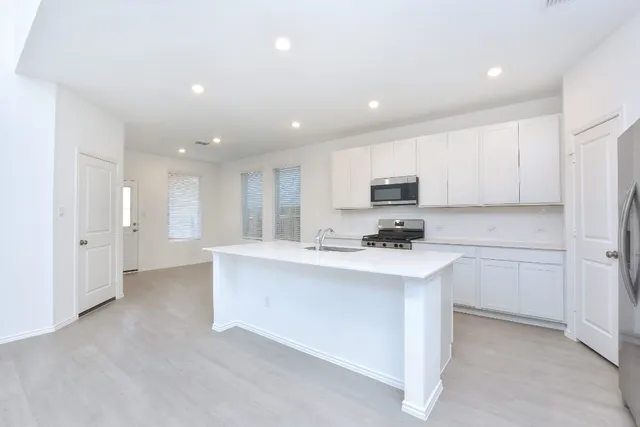 $2,390 | 18010 Cedar Waxwing Way, Unit 11, Pflugerville, TX 78660