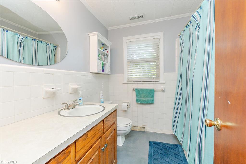 255 Lakeview Church Road Linwood, NC 27299 - Photo 16 of 30 Guest Bathroom