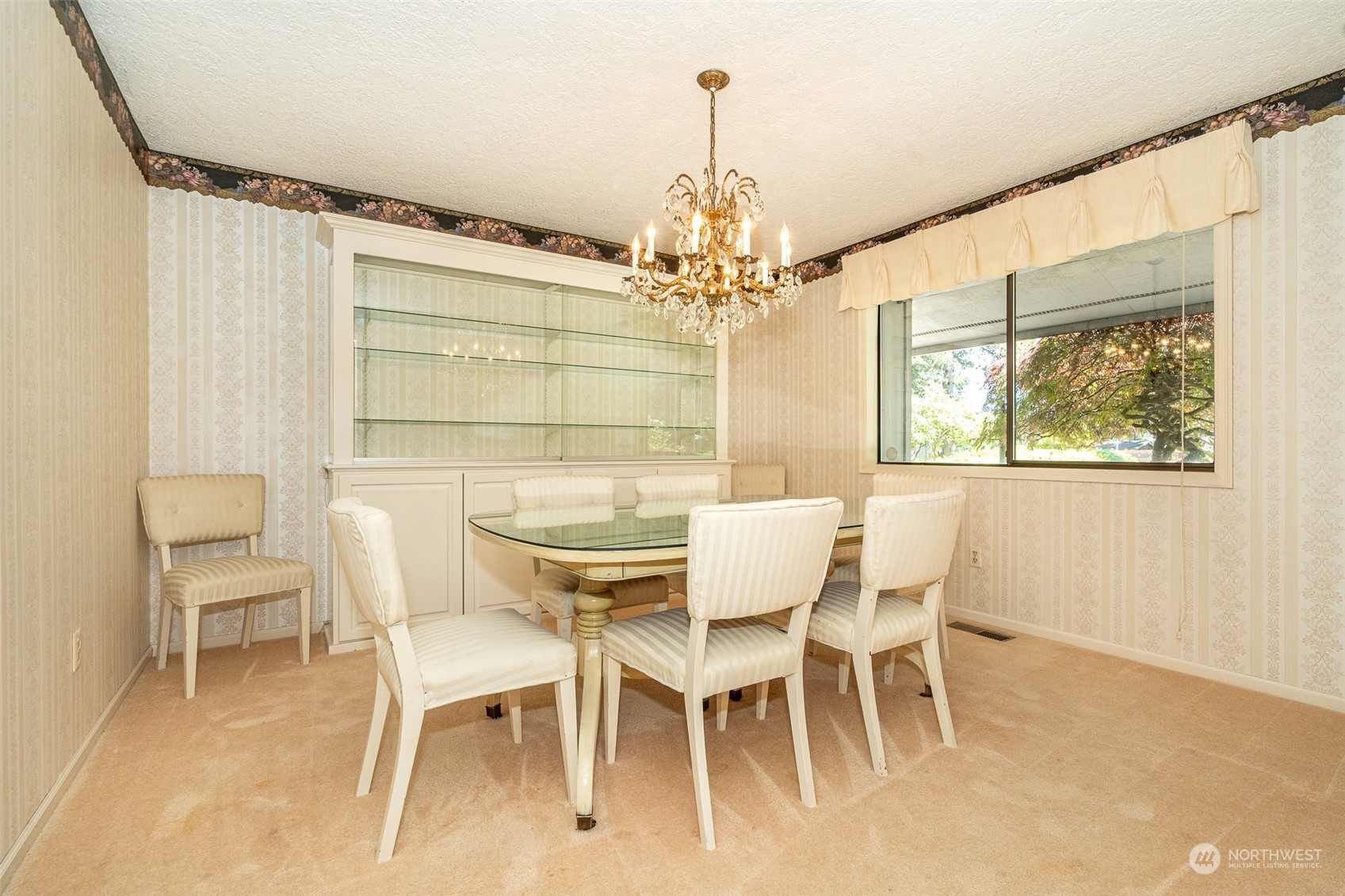 273 Brockway Road Chehalis, WA 98532 - Photo 19 of 39 a dining room with furniture and window