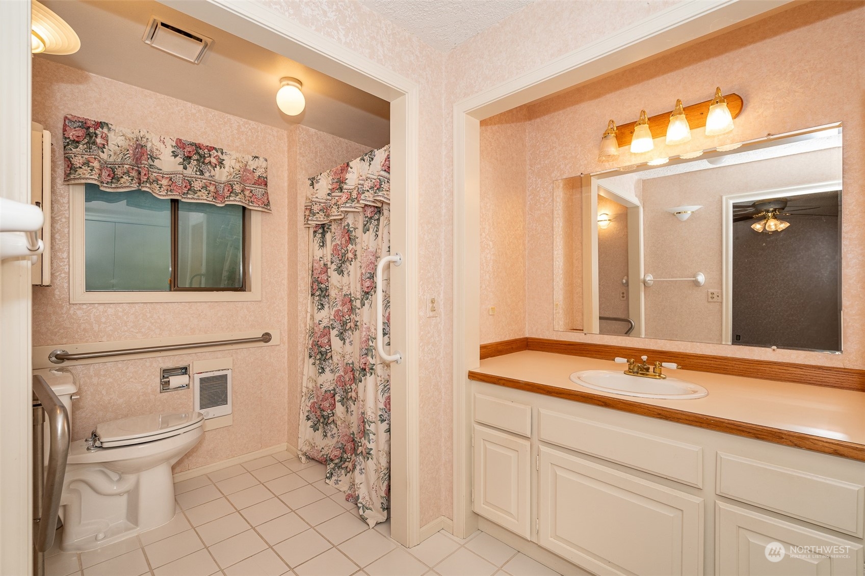 273 Brockway Road Chehalis, WA 98532 - Photo 29 of 39 a bathroom with a sink a toilet and a mirror