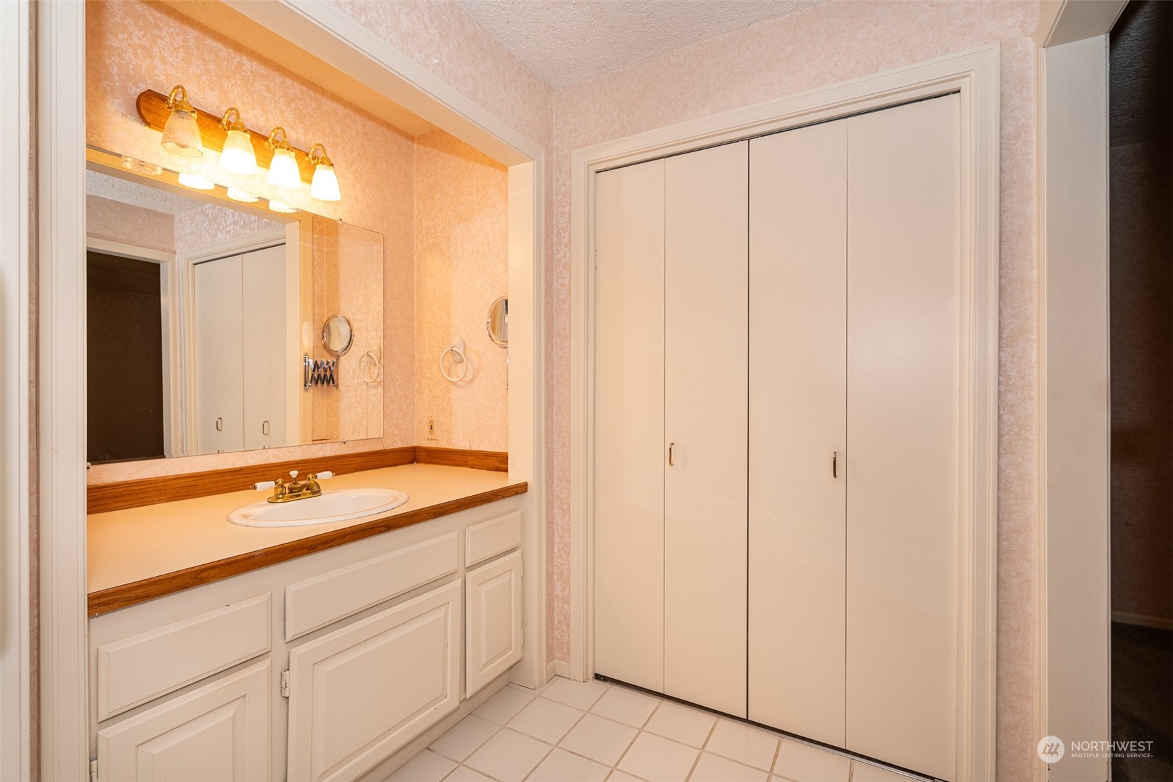273 Brockway Road Chehalis, WA 98532 - Photo 30 of 39 a bathroom with a granite countertop sink and a mirror