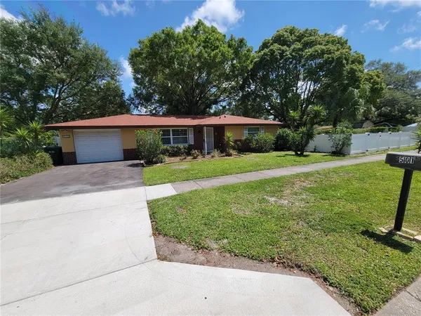 $2,150 | 501 Lake Palms Drive, Largo, FL 33771
