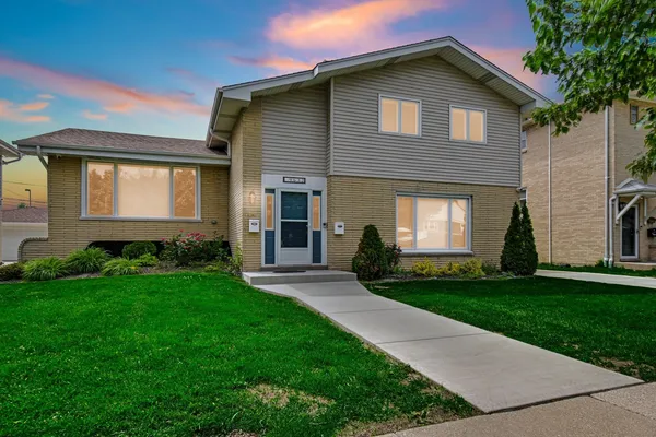 $610,000 | 9632 Kilpatrick Avenue, Oak Lawn, IL 60453