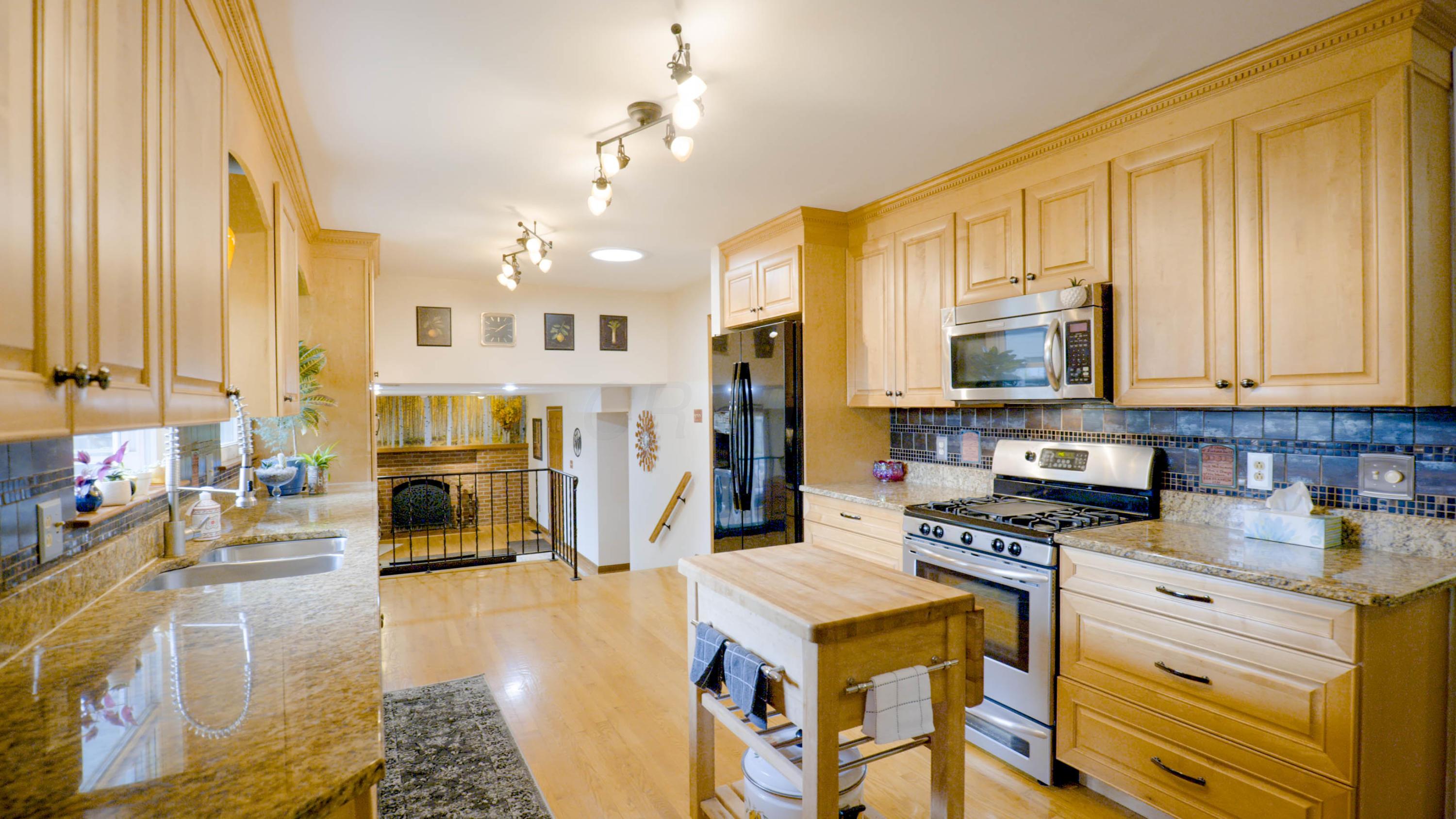 2325 Pinebrook Road Columbus, OH 43220 - Photo 10 of 46 Gallery Image 10