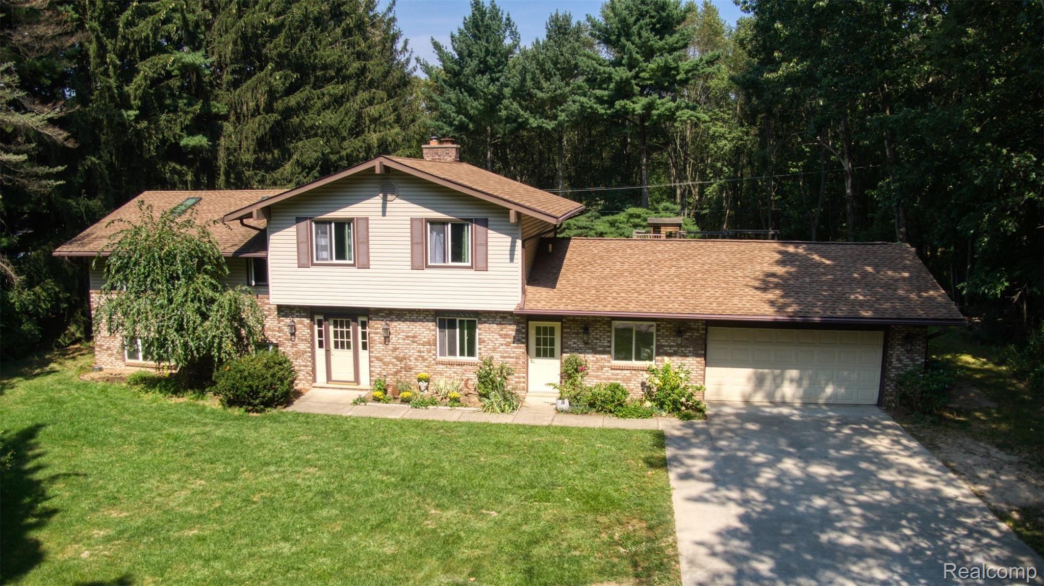 11813 Newman Road Brighton, MI 48114 - Photo 1 of 33 Front