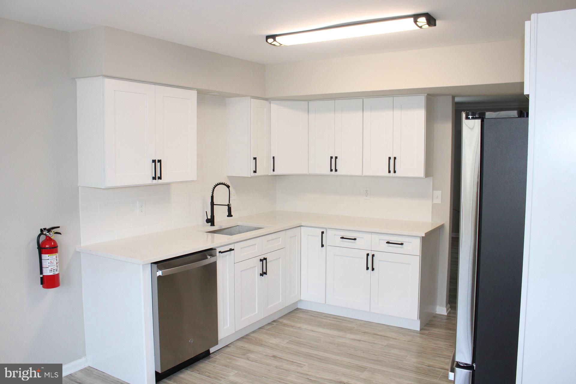 3 Summit Court Clementon, NJ 08021 - Photo 3 of 18
