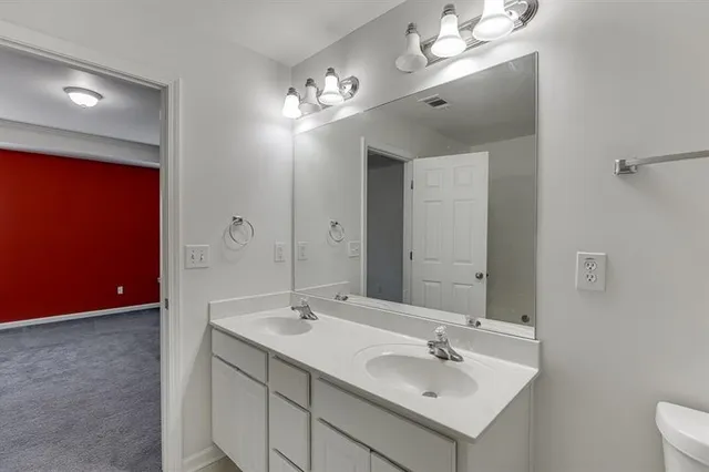 a view of a house with backyard and porch