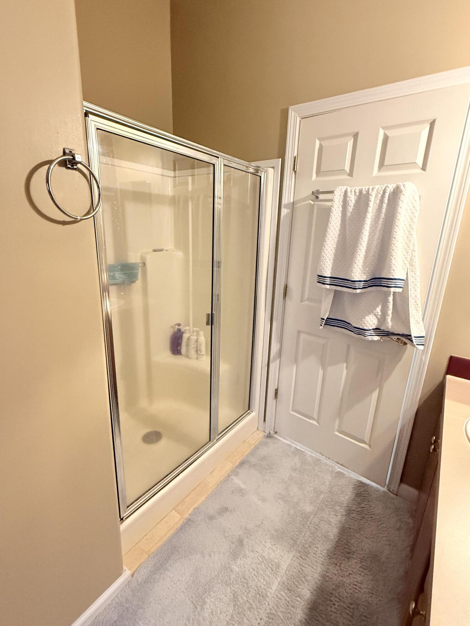 2204 Ridge Road Roanoke, VA 24014 - Photo 11 of 26 master bath