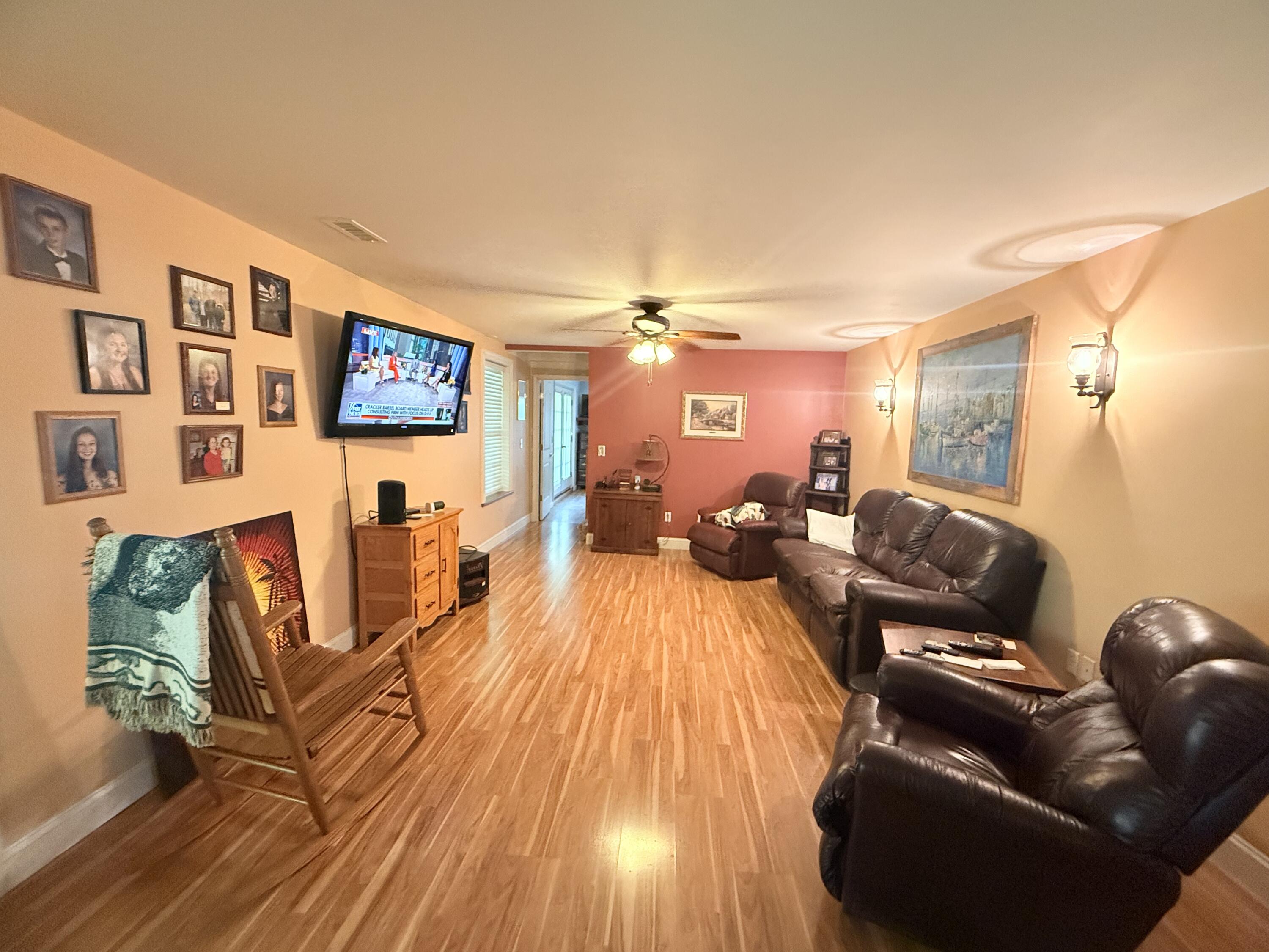 2204 Ridge Road Roanoke, VA 24014 - Photo 16 of 26 livingroom lower