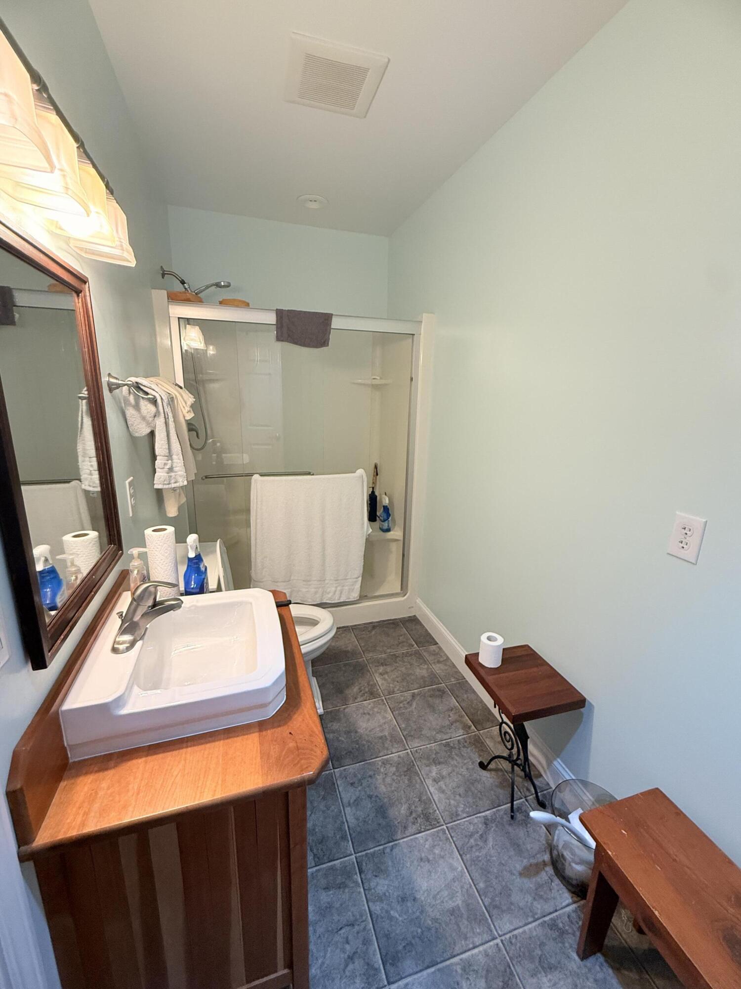 2204 Ridge Road Roanoke, VA 24014 - Photo 18 of 26 lower full bath