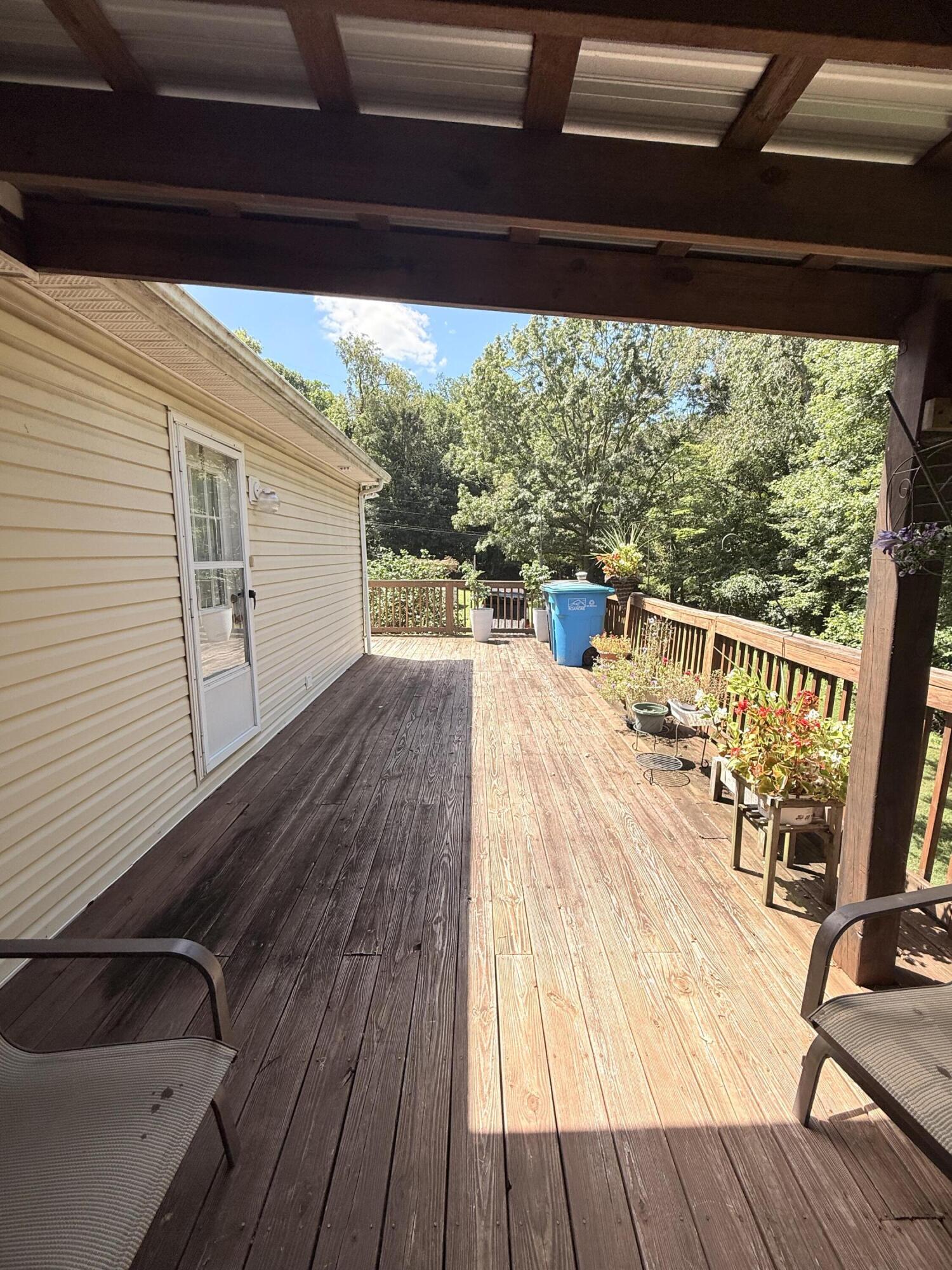 2204 Ridge Road Roanoke, VA 24014 - Photo 4 of 26 back deck