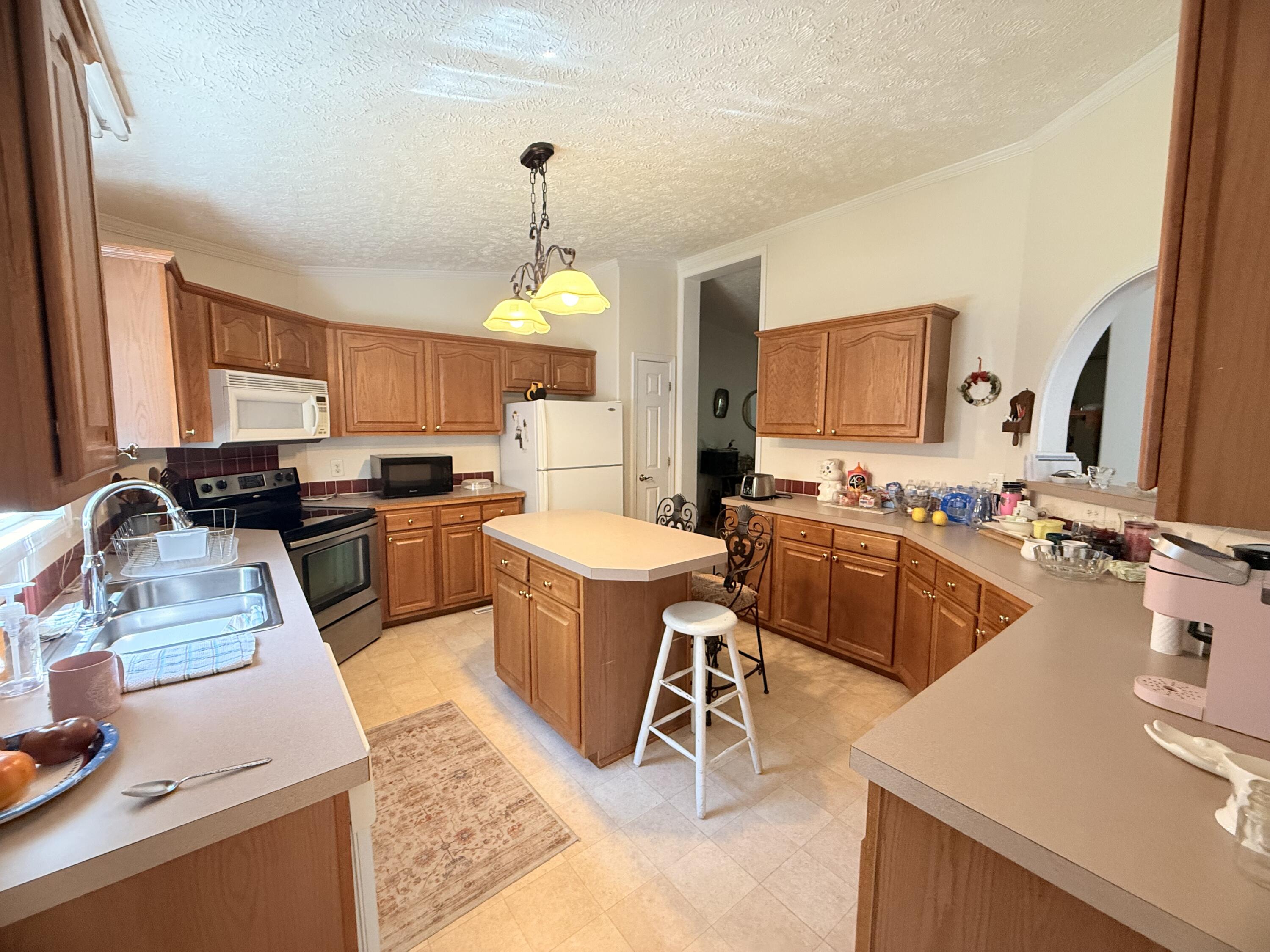 2204 Ridge Road Roanoke, VA 24014 - Photo 6 of 26 kitchen