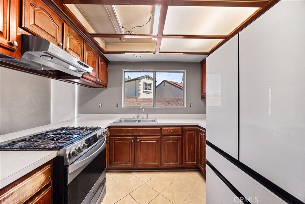 254 Hawthorne Street Rialto, CA 92376 - Photo 6 of 25 Gallery Image 6