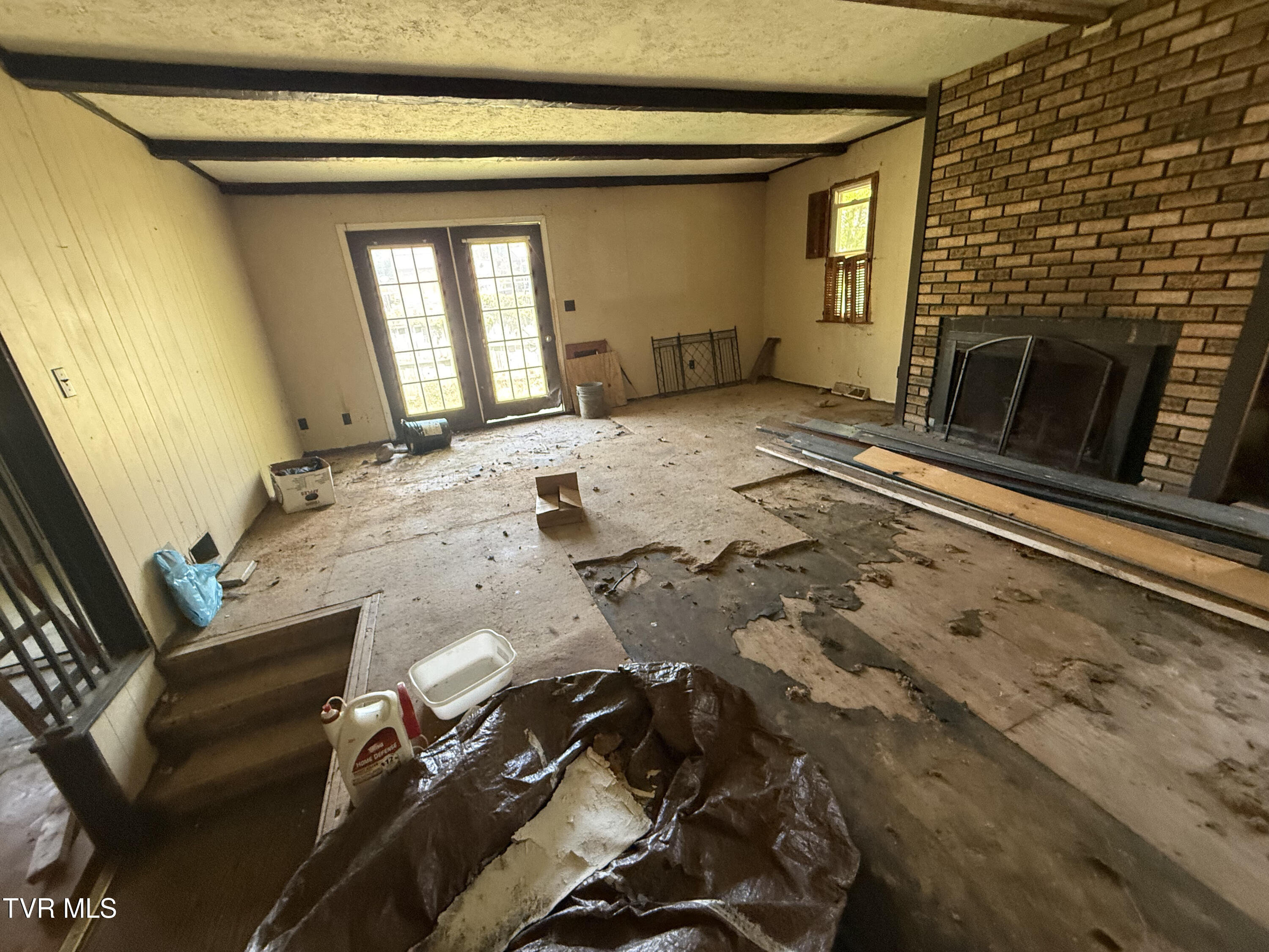 656 North Main Avenue Erwin, TN 37650 - Photo 8 of 11 656 N Main Living Room