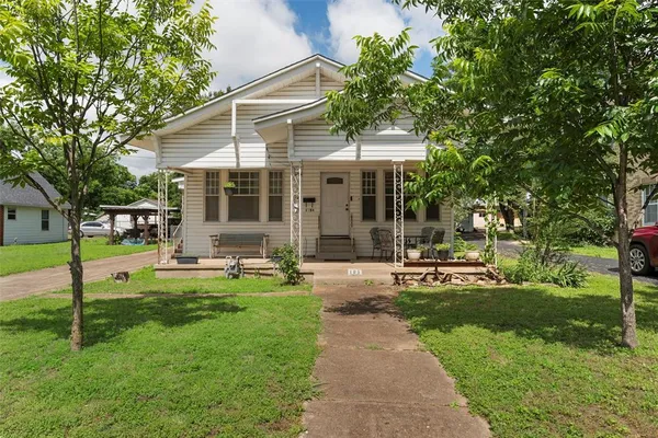 $210,000 | 105 North Davis Street, West, TX 76691