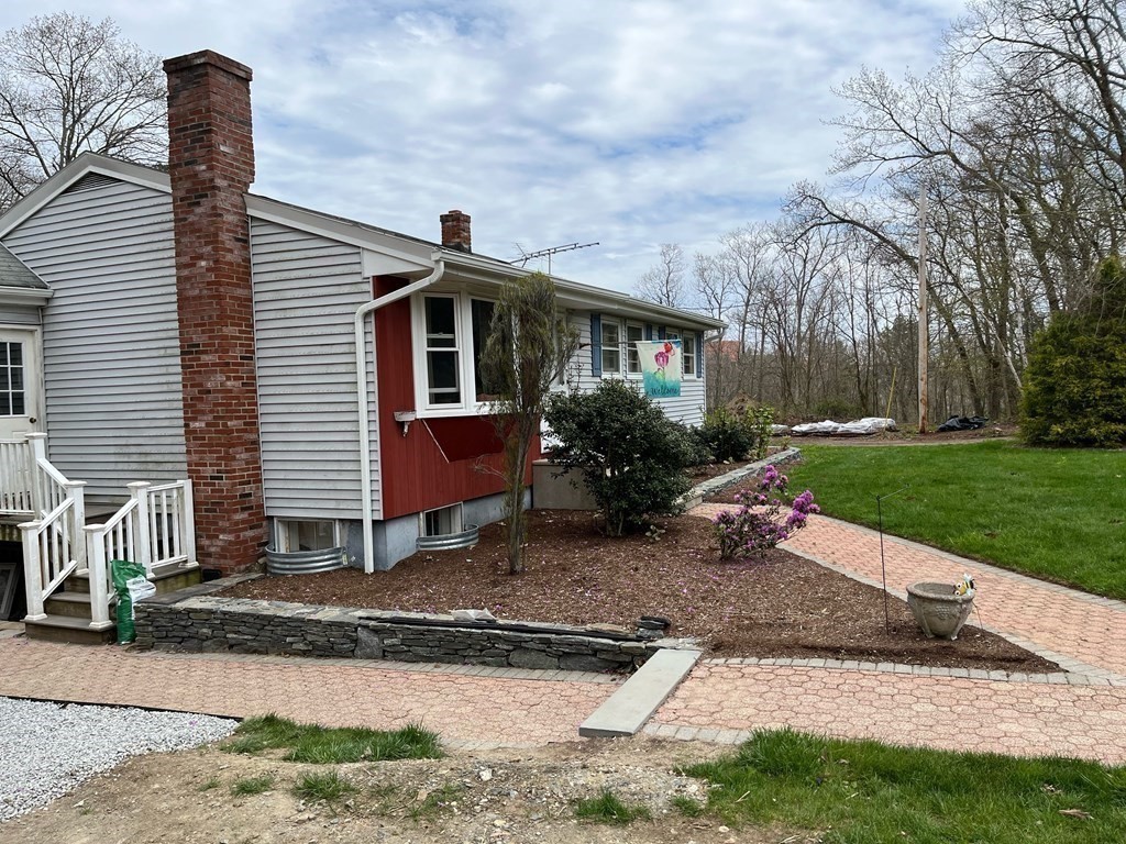51 Redfield Road Worcester, MA 01603 - Photo 4 of 17