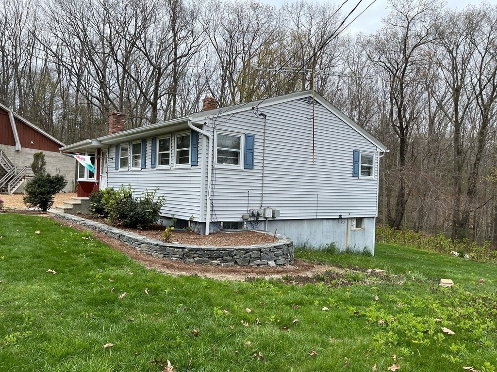 51 Redfield Road Worcester, MA 01603 - Photo 5 of 17