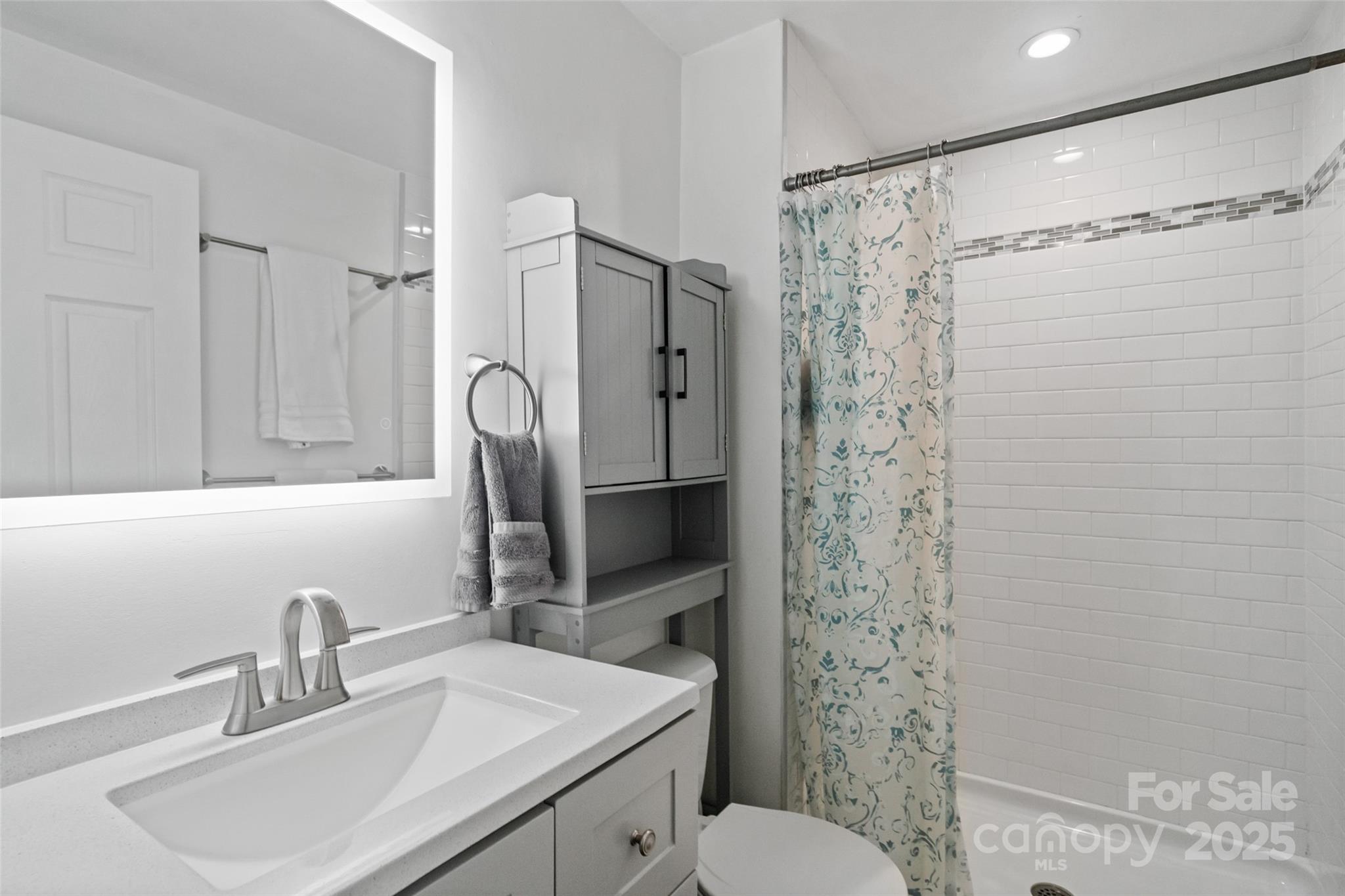 5709 Shadow Creek Road Charlotte, NC 28226 - Photo 17 of 39 a bathroom with a sink toilet and shower