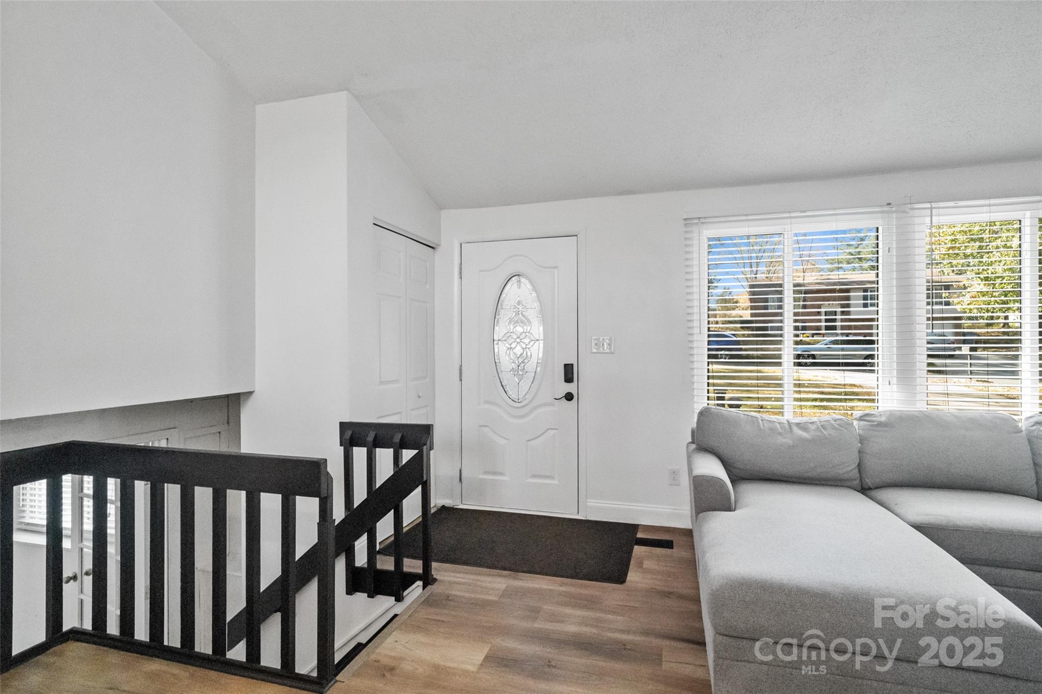 5709 Shadow Creek Road Charlotte, NC 28226 - Photo 4 of 39 a living room with furniture