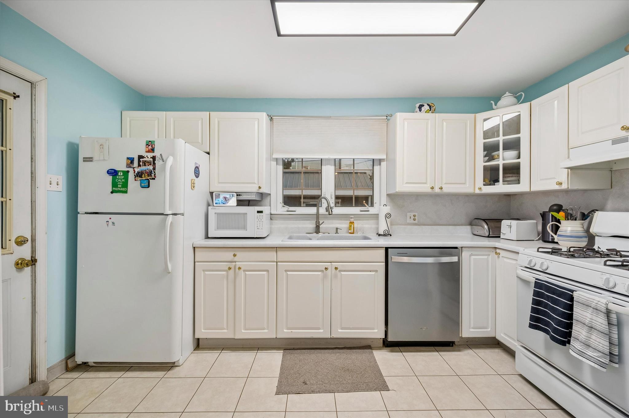 526 Arthur Street Philadelphia, PA 19111 - Photo 6 of 17