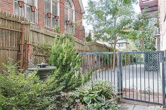 86-10 34th Avenue, Unit 225 Queens, NY 11372 - Photo 11 of 11 Dog Run