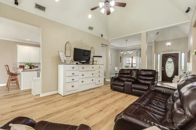 $284,900 | 429 North Amherst Drive, West Columbia, TX 77486