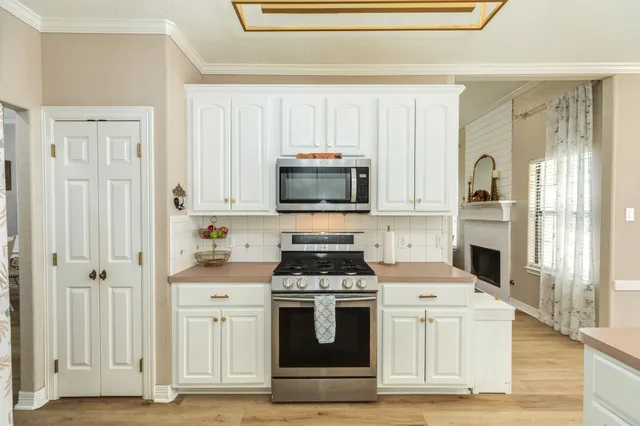 $284,900 | 429 North Amherst Drive, West Columbia, TX 77486