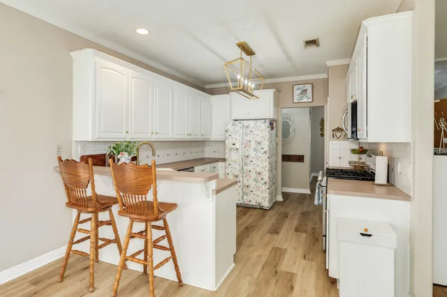 $284,900 | 429 North Amherst Drive, West Columbia, TX 77486