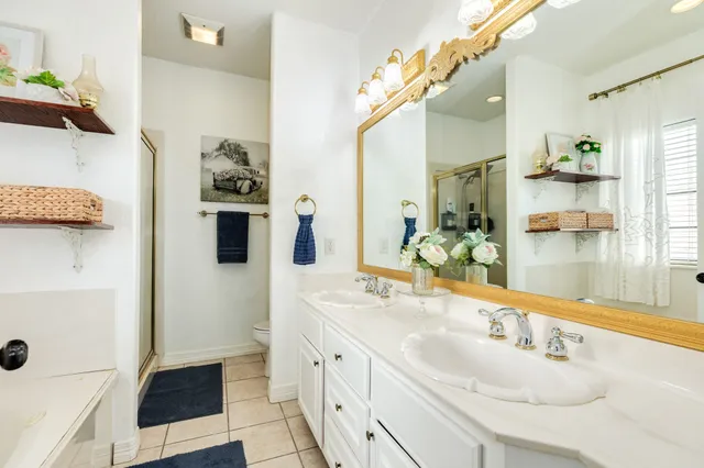 $284,900 | 429 North Amherst Drive, West Columbia, TX 77486