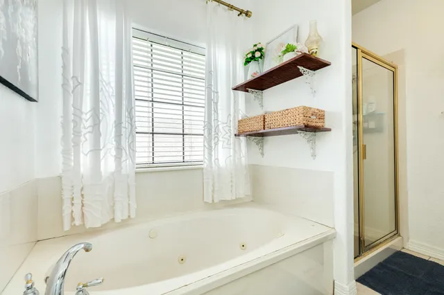 $284,900 | 429 North Amherst Drive, West Columbia, TX 77486