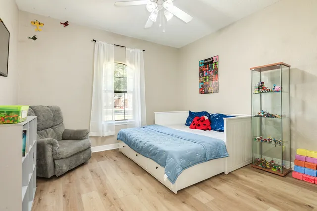 $284,900 | 429 North Amherst Drive, West Columbia, TX 77486