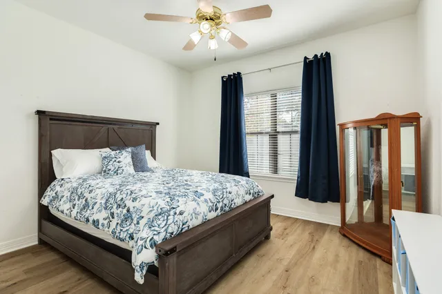 $284,900 | 429 North Amherst Drive, West Columbia, TX 77486