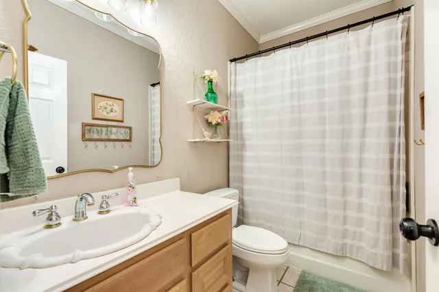 $284,900 | 429 North Amherst Drive, West Columbia, TX 77486