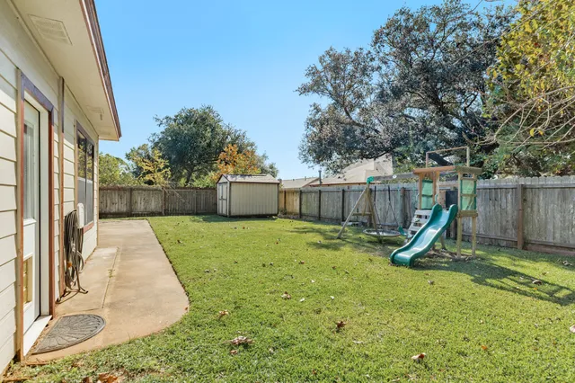 $284,900 | 429 North Amherst Drive, West Columbia, TX 77486