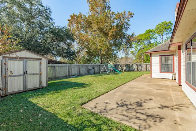 $284,900 | 429 North Amherst Drive, West Columbia, TX 77486