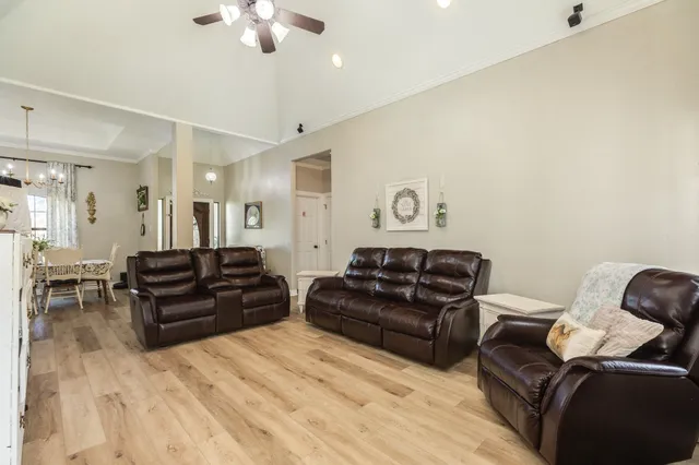 $284,900 | 429 North Amherst Drive, West Columbia, TX 77486