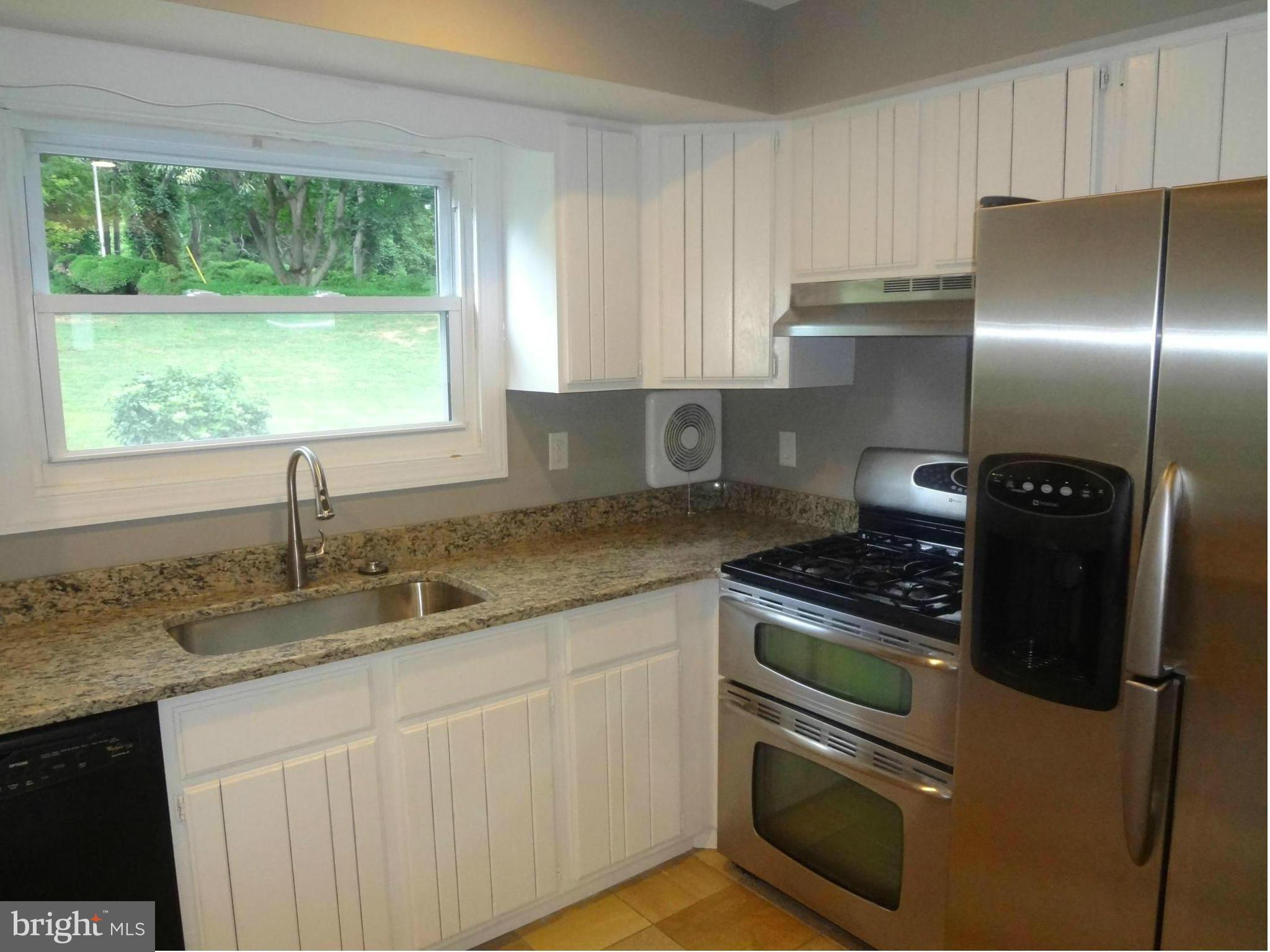 9104 Covered Bridge Road Baltimore, MD 21234 - Photo 4 of 30 KITCHEN