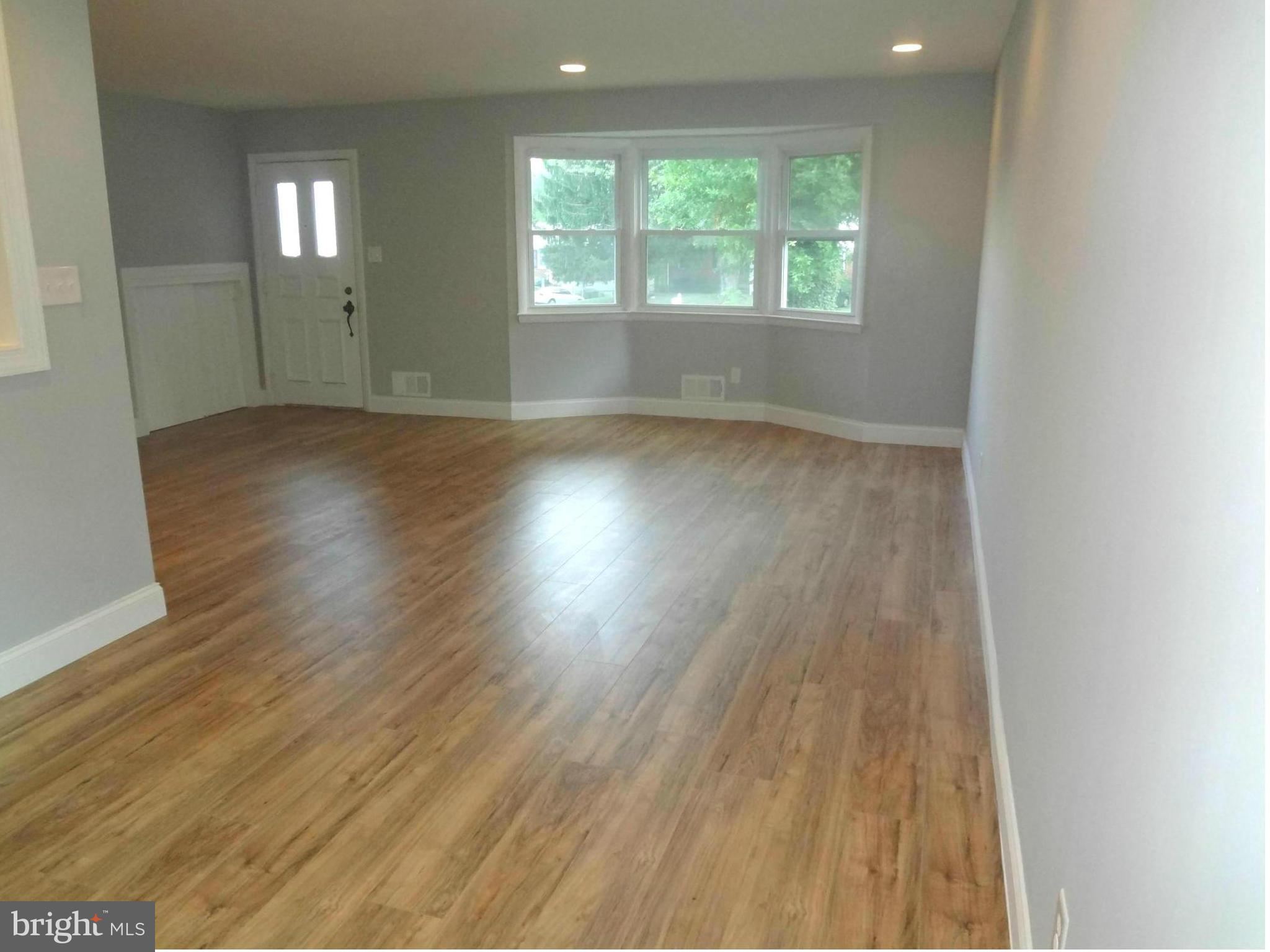 9104 Covered Bridge Road Baltimore, MD 21234 - Photo 7 of 30 LIVING ROOM