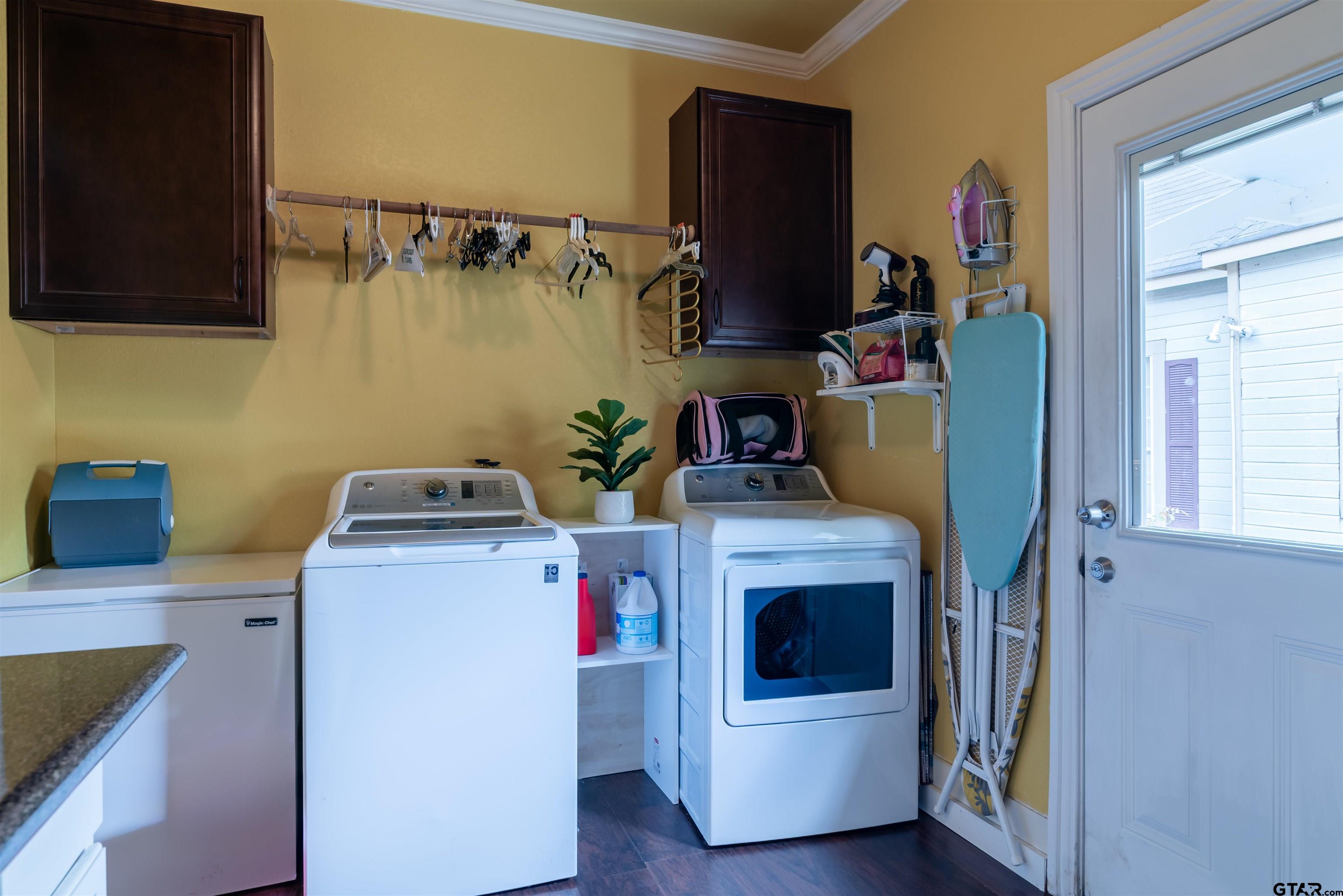 427 East Locust Street Tyler, TX 75702 - Photo 27 of 42 a utility room with dryer and washer