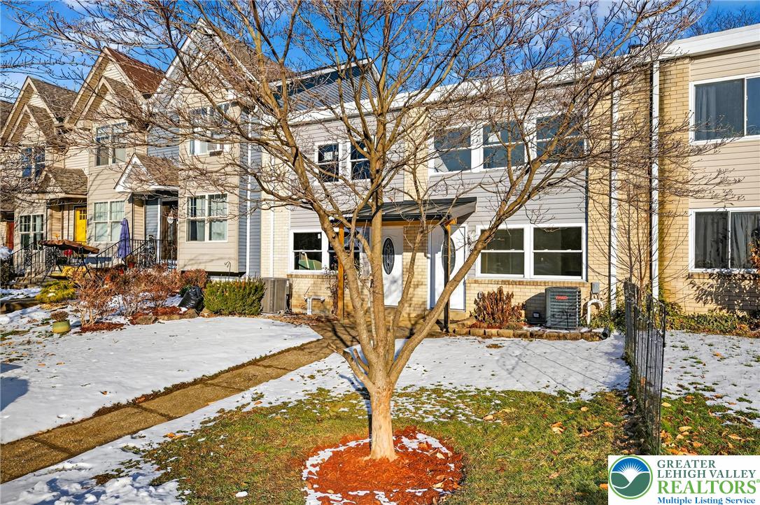 781 Mohawk Street Allentown, PA 18103 - Photo 3 of 49