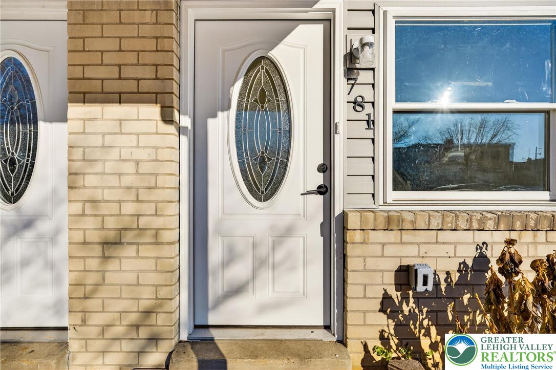781 Mohawk Street Allentown, PA 18103 - Photo 4 of 49