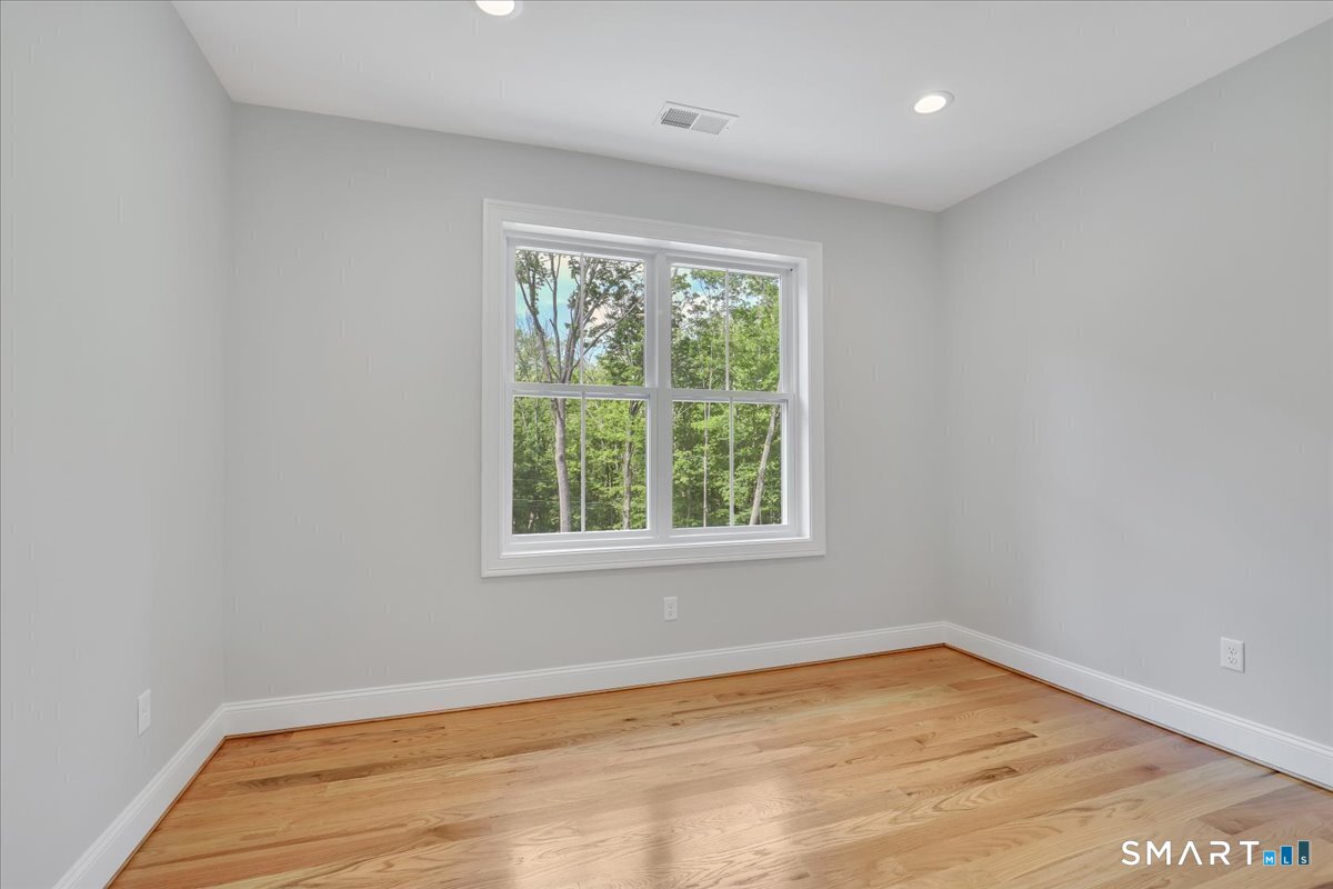 147 Hackmatack Street Manchester, CT 06040 - Photo 10 of 25 Gallery Image 10