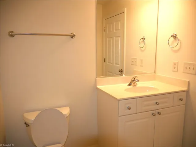 $1,285 | 4762 Tatton Park Circle, Unit 2B, Winston-Salem, NC 27103