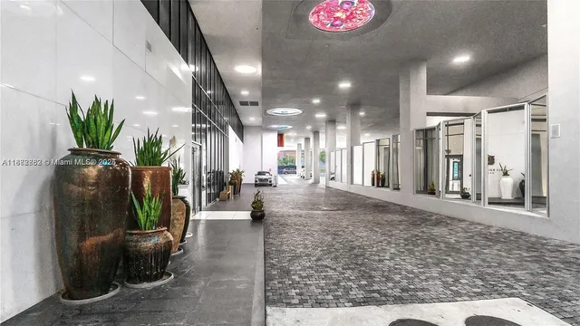 $5,800 | 1300 South Miami Avenue, Unit 1002, Miami, FL 33130