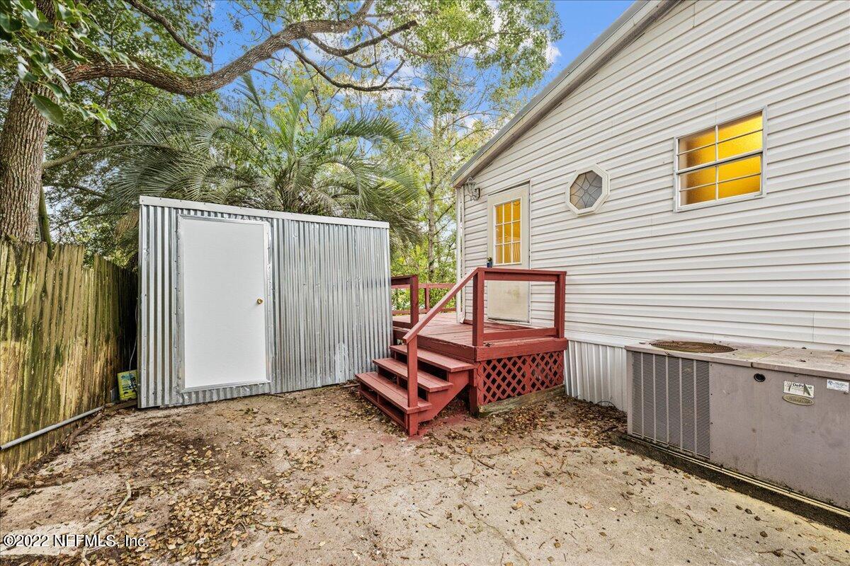 138 Fisherman Road Satsuma, FL 32189 - Photo 3 of 23 04-JWLeePhoto-2559