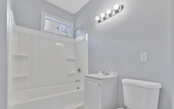 $1,800 | 213 Westland Street, Hartford, CT 06112